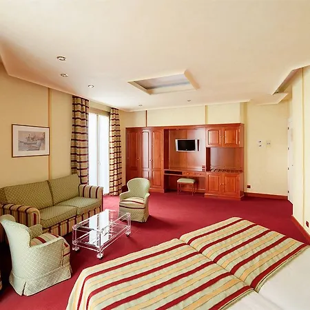 Lamaro Hotel