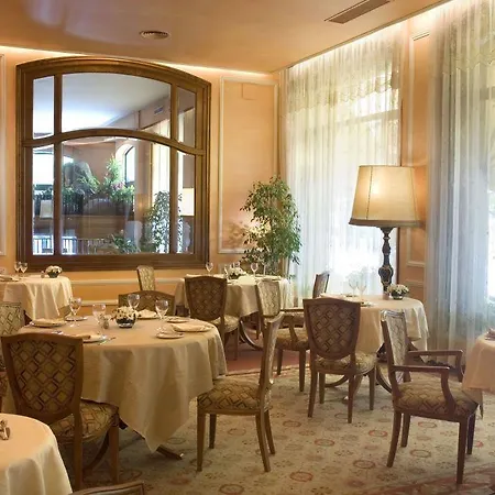 Lamaro Hotel