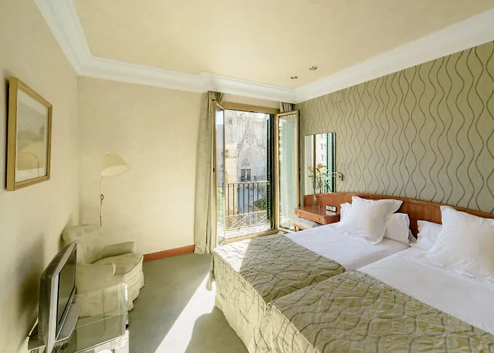 Lamaro Hotel