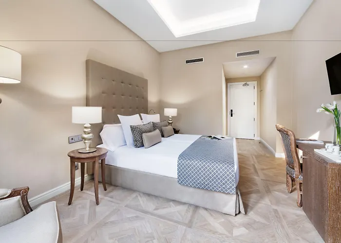 Lamaro Hotel