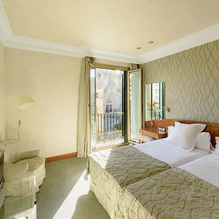 Lamaro Hotel