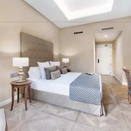Lamaro Hotel