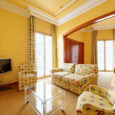 Lamaro Hotel