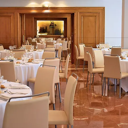 Lamaro Hotel